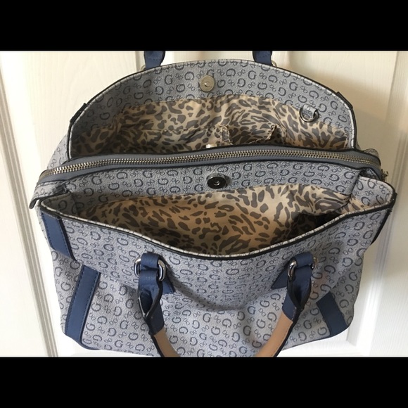 GUESS Los Angeles Purse - Picture 5 of 6